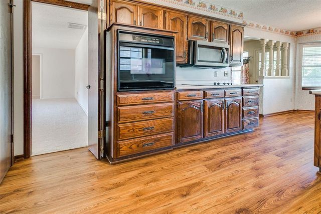 3609 Sunvalley Drive, Midwest City, OK 73110