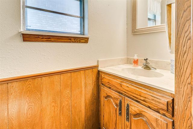 3609 Sunvalley Drive, Midwest City, OK 73110