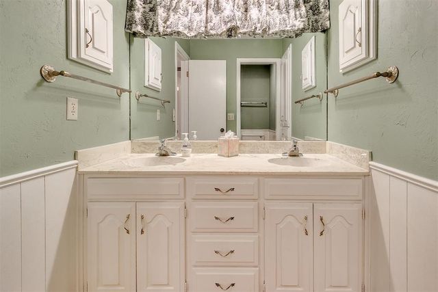 3609 Sunvalley Drive, Midwest City, OK 73110