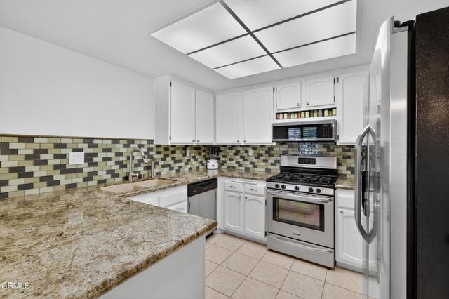 425 Jeremiah Drive A, Simi Valley, CA 93065
