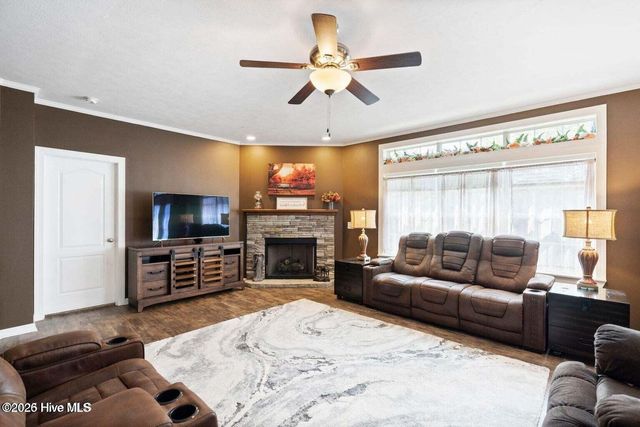 364 Murray Turner Farm Road, Burgaw, NC 28425