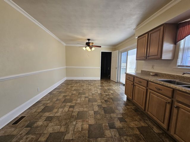 14927 E Clearview Road, Mt Vernon, IL 62864