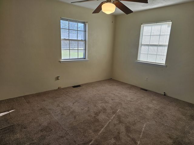 14927 E Clearview Road, Mt Vernon, IL 62864