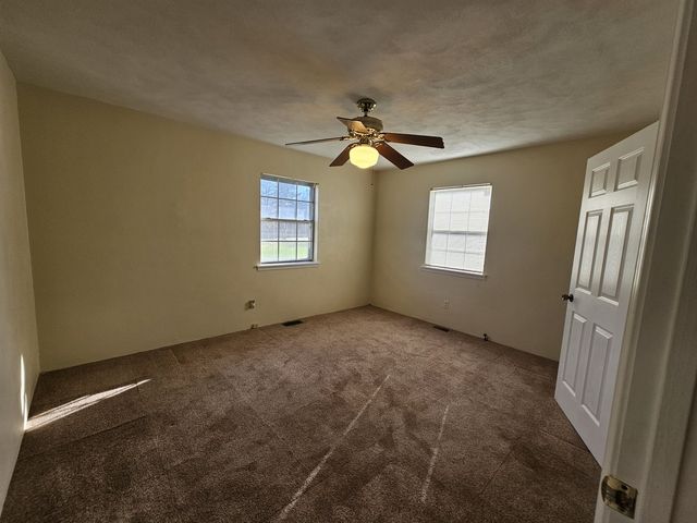 14927 E Clearview Road, Mt Vernon, IL 62864