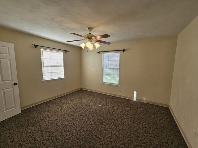 14927 E Clearview Road, Mt Vernon, IL 62864