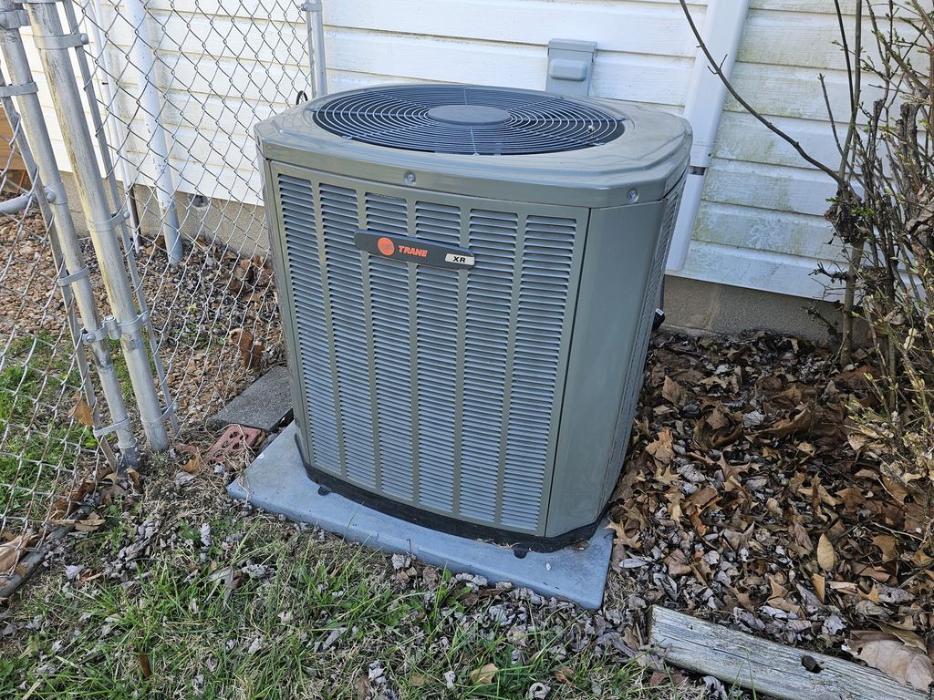 Image 9 of property listing at 14927 E Clearview Road, Mt Vernon, IL 62864