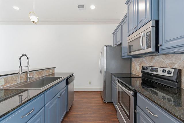 3105 Fairdale Oaks E, Houston, TX 77057