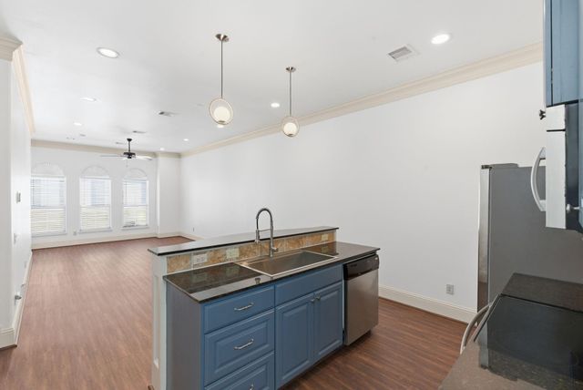 3105 Fairdale Oaks E, Houston, TX 77057