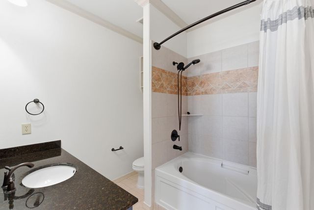 3105 Fairdale Oaks E, Houston, TX 77057