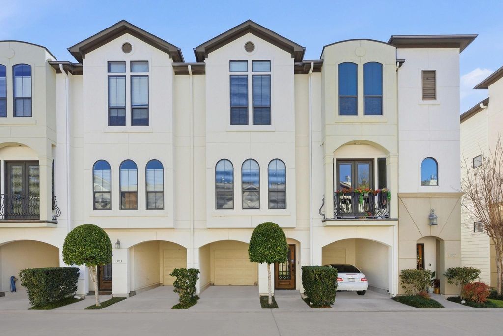 3105 Fairdale Oaks E, Houston, TX 77057