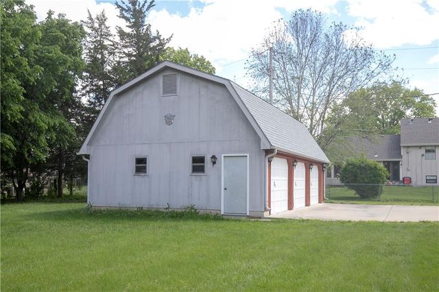 517 S 21 Street, Leavenworth, KS 66048