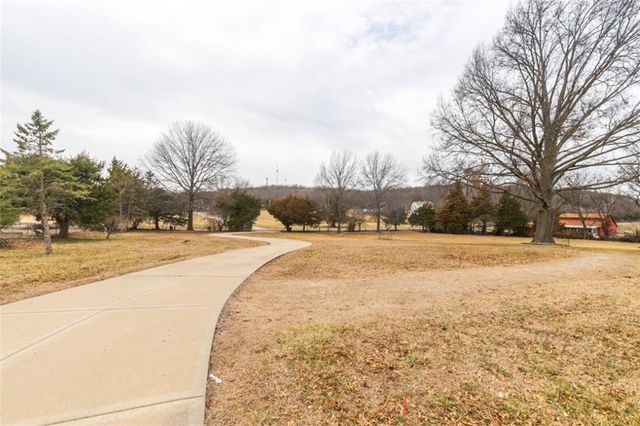 517 S 21 Street, Leavenworth, KS 66048