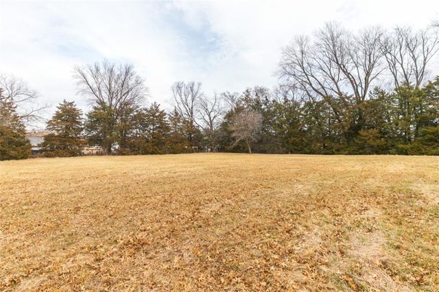 517 S 21 Street, Leavenworth, KS 66048