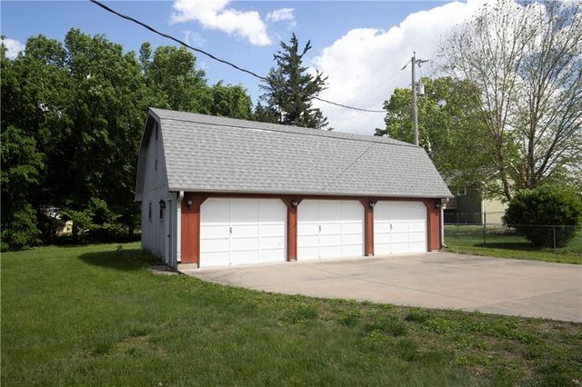 517 S 21 Street, Leavenworth, KS 66048