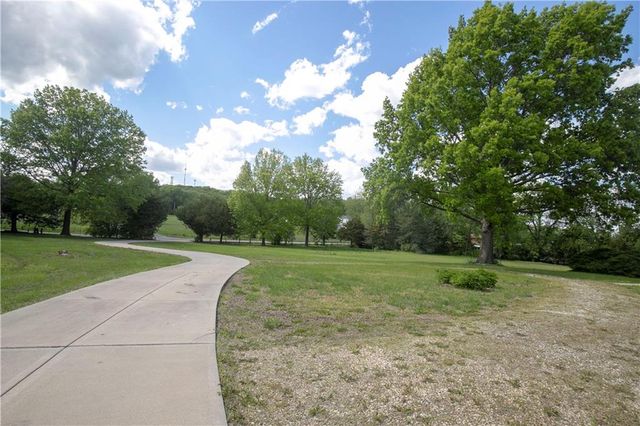 517 S 21 Street, Leavenworth, KS 66048