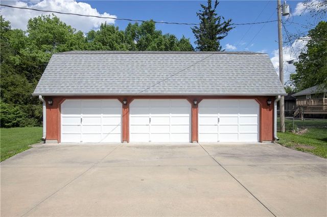 517 S 21 Street, Leavenworth, KS 66048