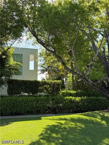335 Banyan BLVD 4, Naples, FL 34102