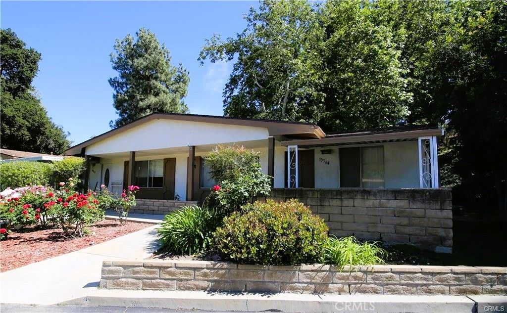 19364 Avenue Of The Oaks, Newhall, CA 91321 — exterior