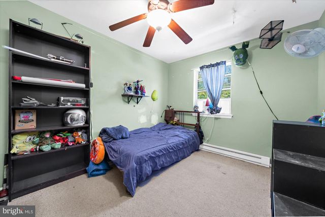 4 BERGER LN, Schwenksville, PA 19473