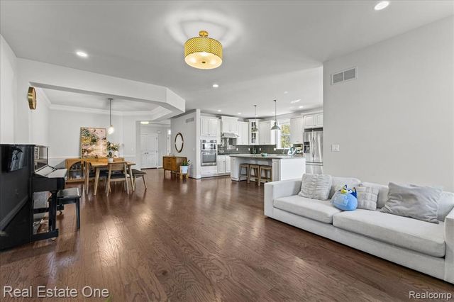 42829 Cardinal Way, Novi, MI 48375