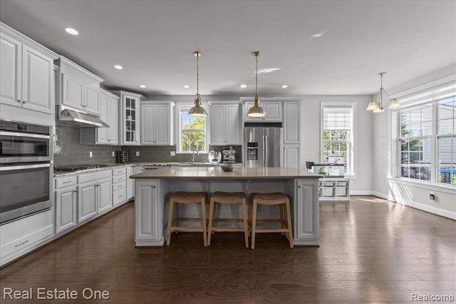 42829 Cardinal Way, Novi, MI 48375