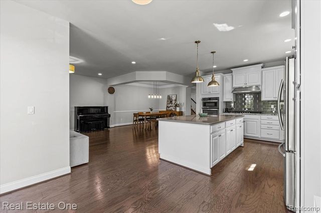 42829 Cardinal Way, Novi, MI 48375
