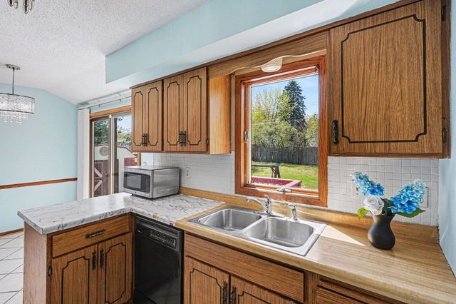 7617 Lee Avenue N, Brooklyn Park, MN 55443