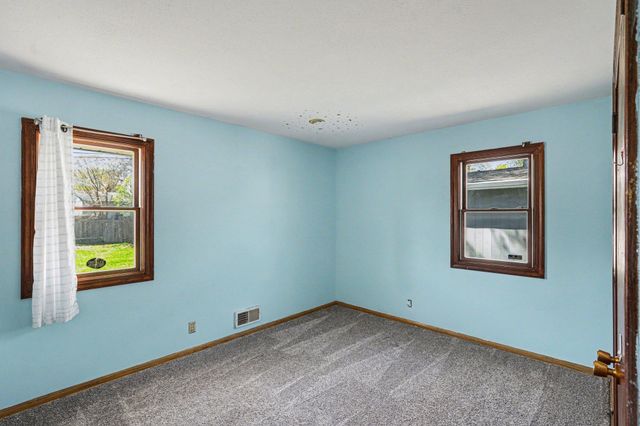 7617 Lee Avenue N, Brooklyn Park, MN 55443