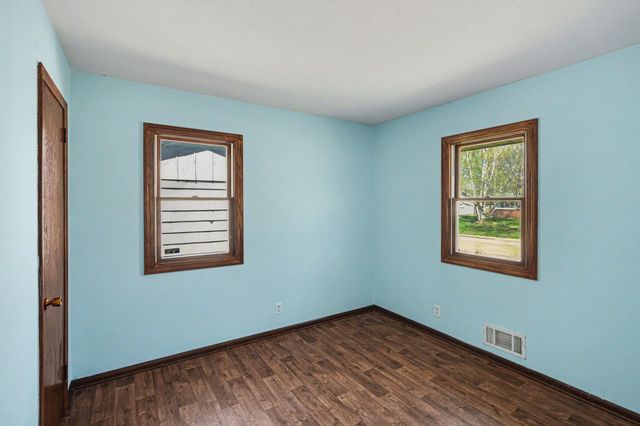 7617 Lee Avenue N, Brooklyn Park, MN 55443