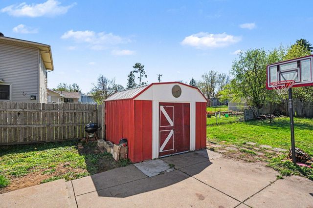7617 Lee Avenue N, Brooklyn Park, MN 55443