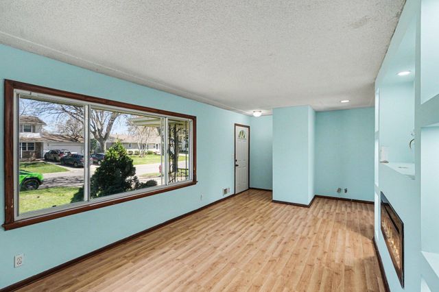 7617 Lee Avenue N, Brooklyn Park, MN 55443