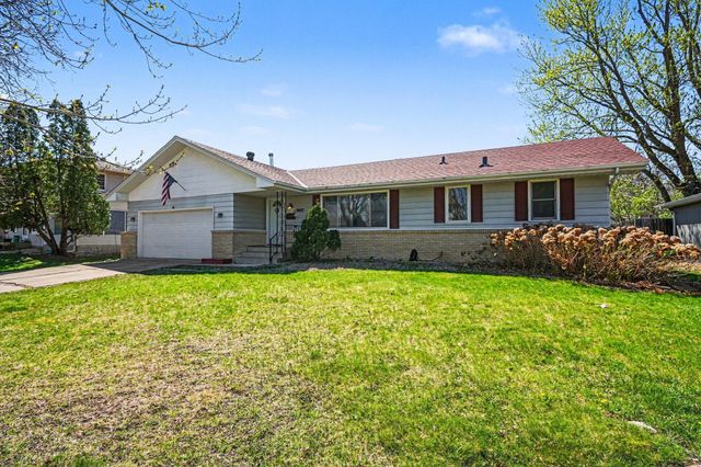 7617 Lee Avenue N, Brooklyn Park, MN 55443