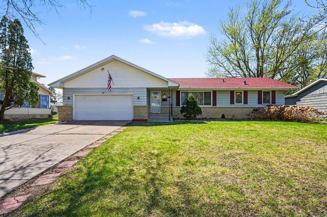 7617 Lee Avenue N, Brooklyn Park, MN 55443