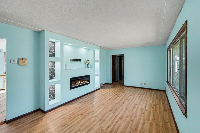 7617 Lee Avenue N, Brooklyn Park, MN 55443