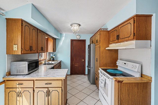 7617 Lee Avenue N, Brooklyn Park, MN 55443