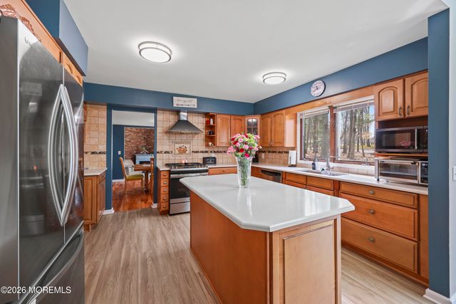 176 Stonehill Road, Freehold, NJ 07728