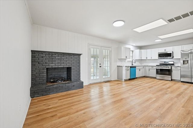 2114 S Hickory Avenue, Broken Arrow, OK 74012