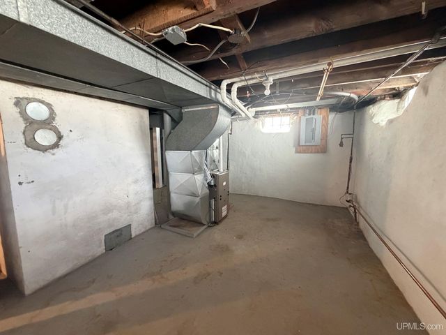 500 Wymore Avenue, Kingsford, MI 49802