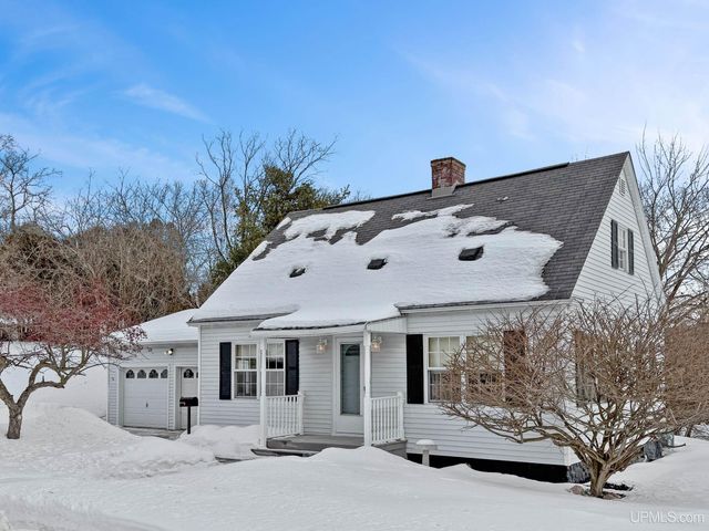 500 Wymore Avenue, Kingsford, MI 49802