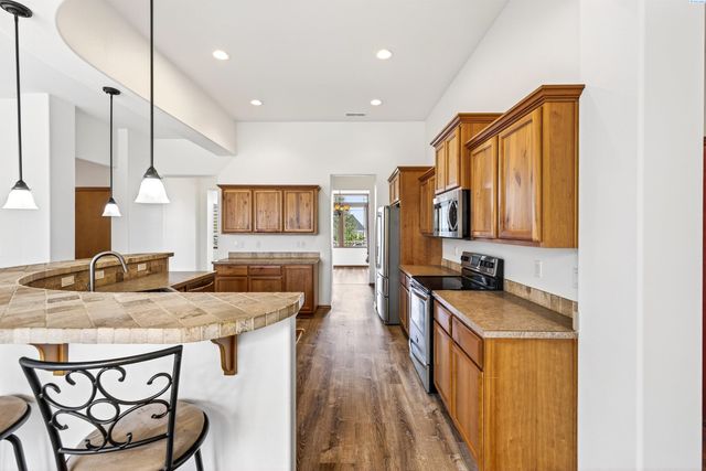 4209 Norma Loop, West Richland, WA 99353