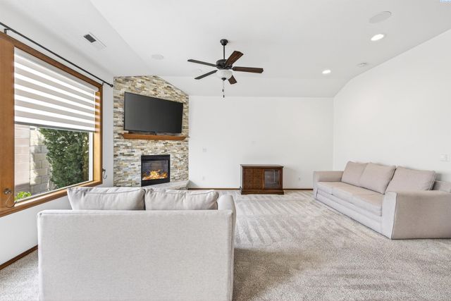 4209 Norma Loop, West Richland, WA 99353