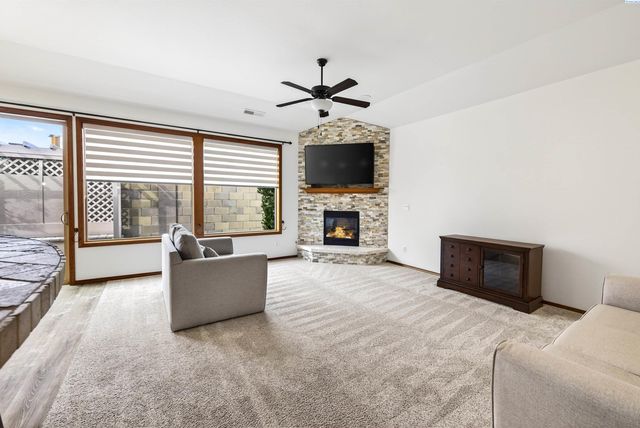 4209 Norma Loop, West Richland, WA 99353