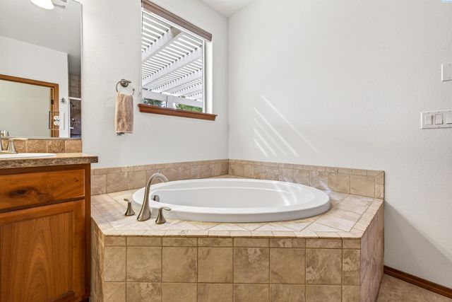 4209 Norma Loop, West Richland, WA 99353