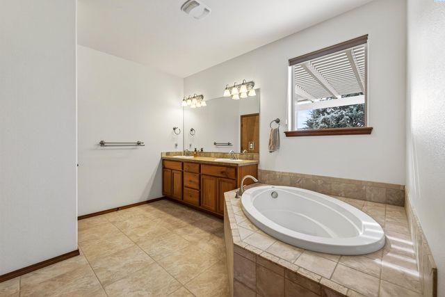 4209 Norma Loop, West Richland, WA 99353