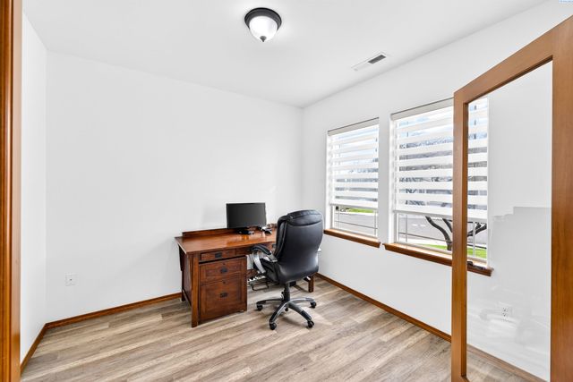 4209 Norma Loop, West Richland, WA 99353