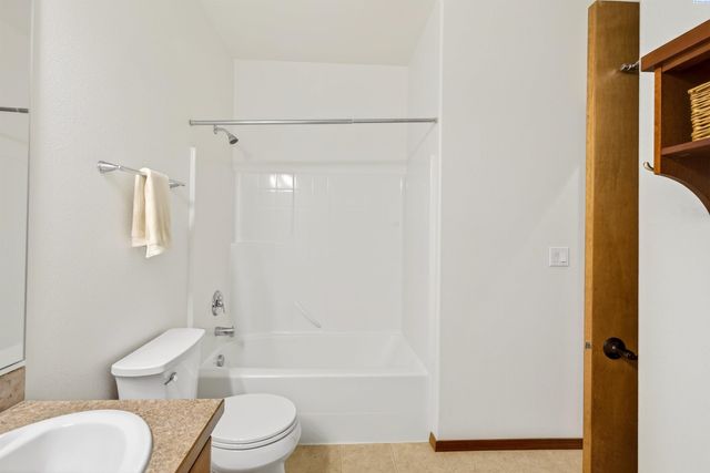 4209 Norma Loop, West Richland, WA 99353