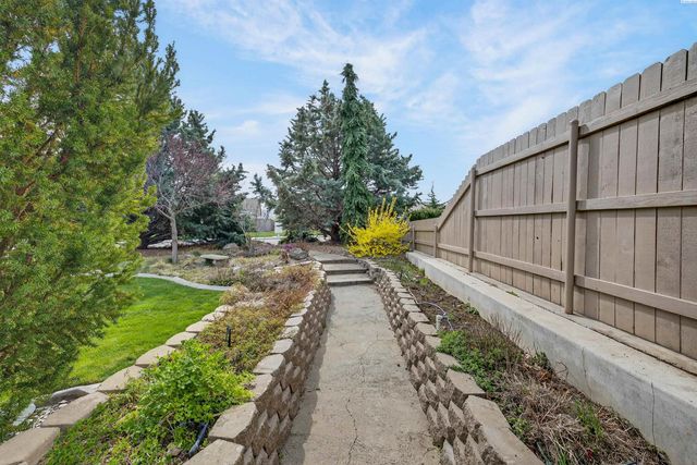 4209 Norma Loop, West Richland, WA 99353