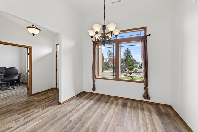 4209 Norma Loop, West Richland, WA 99353