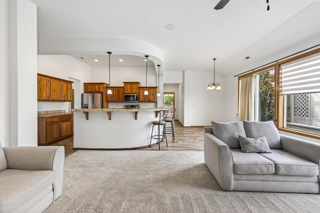 4209 Norma Loop, West Richland, WA 99353