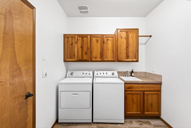 4209 Norma Loop, West Richland, WA 99353